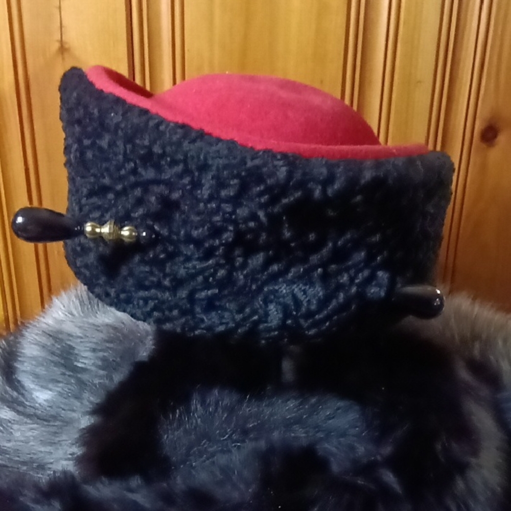 Oscar de la Renta Red and Black Hat